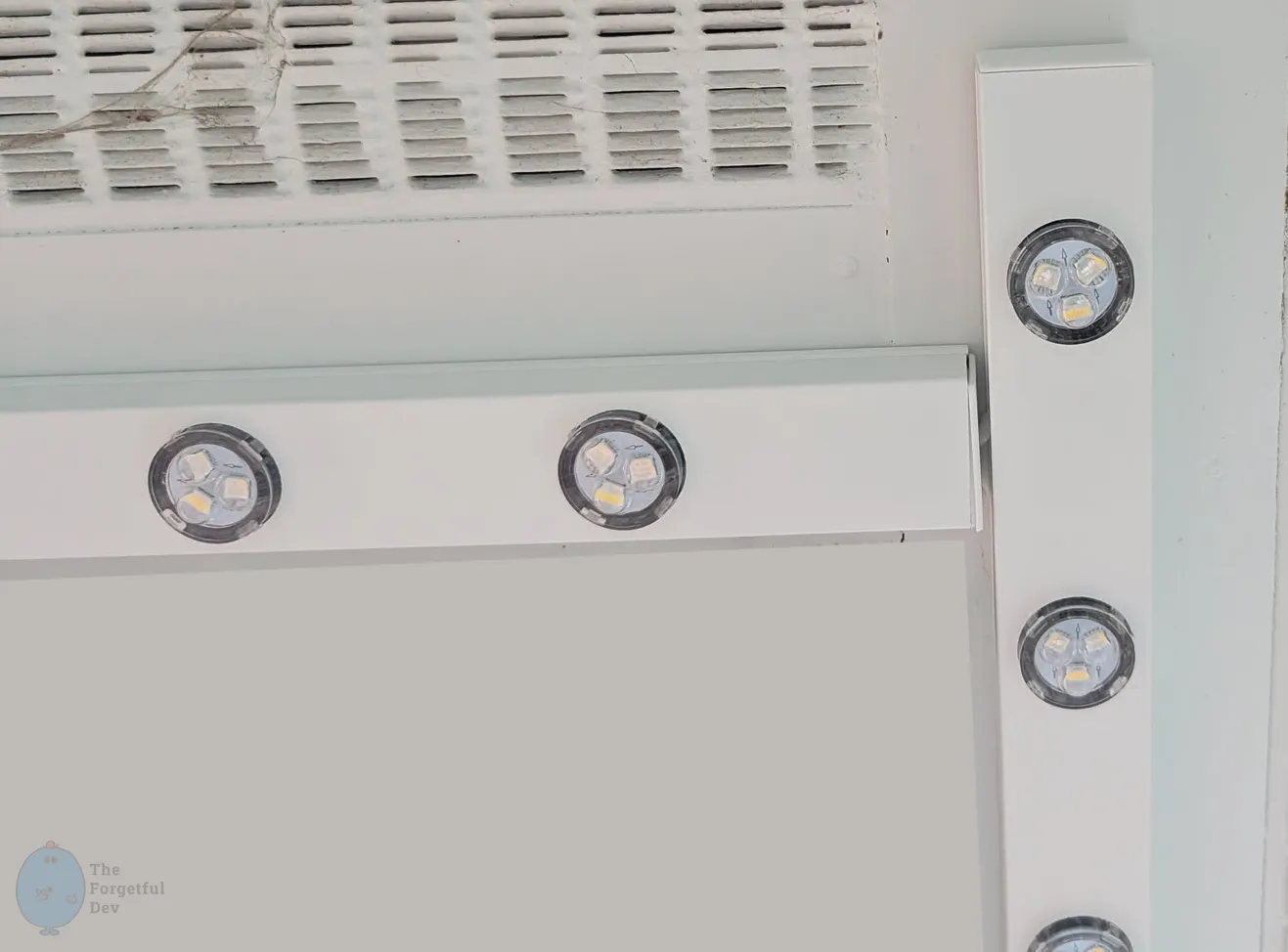 Wire running between corner tracks